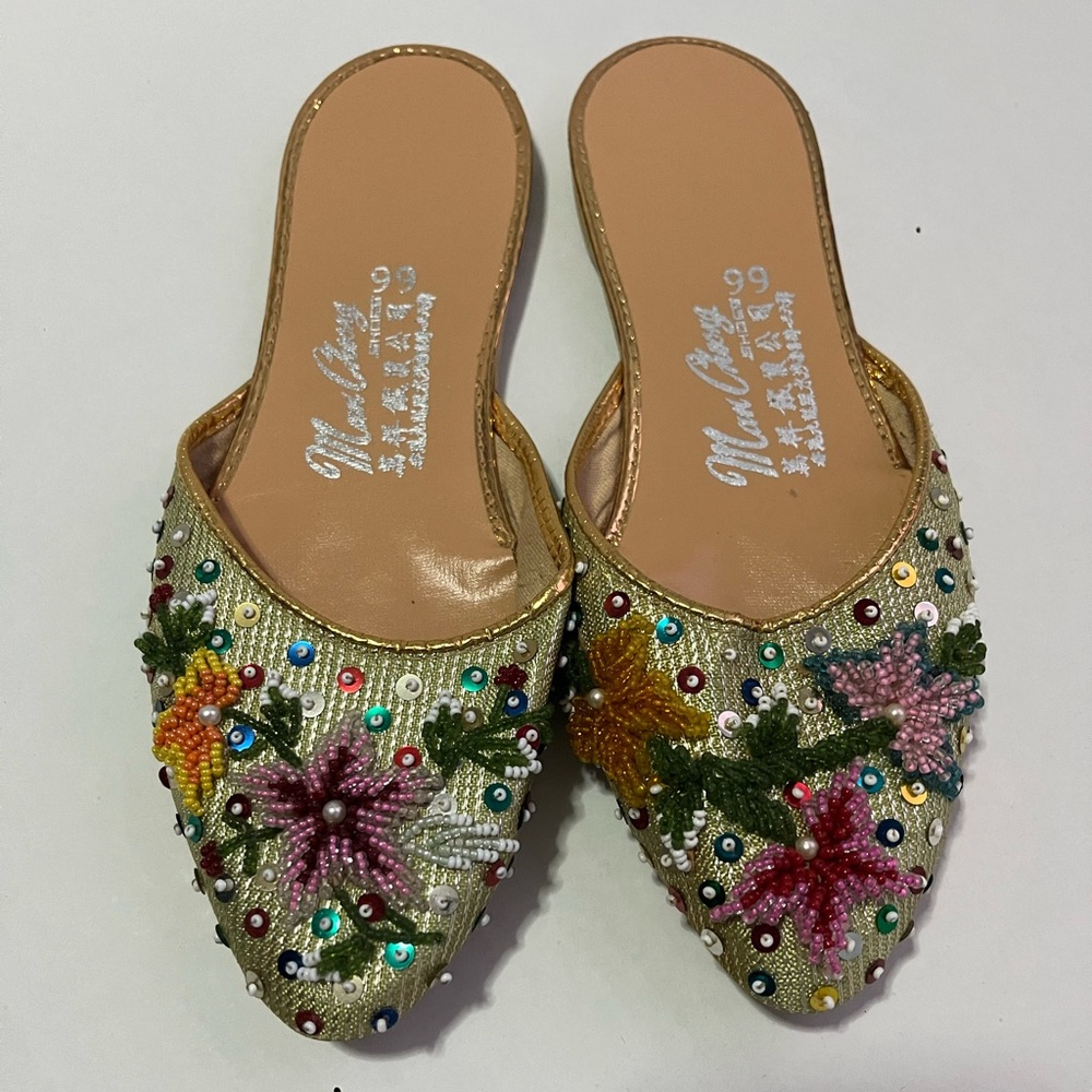 Chinese old fashion sequined slippers